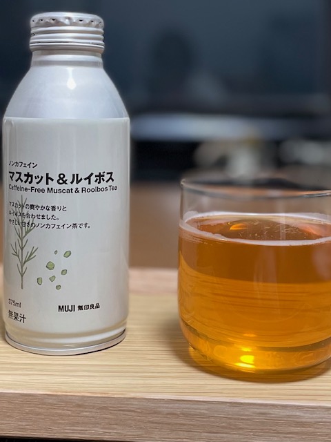 無印良品 マスカット&ルイボスのボトルとお茶